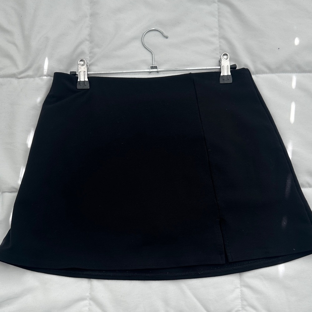 American Eagle Outfitters Classic Black Mini Skirt - S